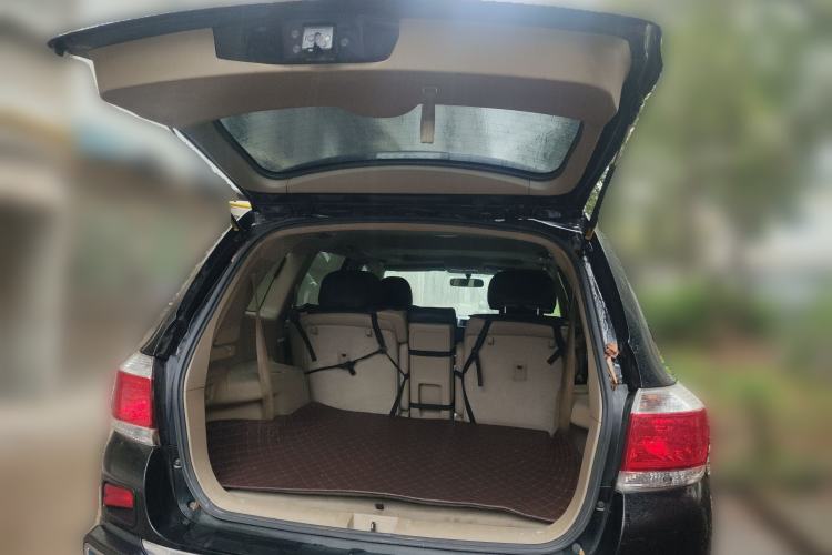 Used Toyota Highlander 2012 2.7L Two-Wheel Drive 7-Seater Luxury Edition Trunk