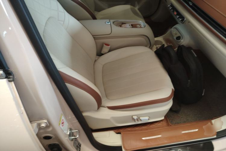 Used ORA Good Cat 2023 401 km Standard Range Premium Version Lithium Iron Phosphate
