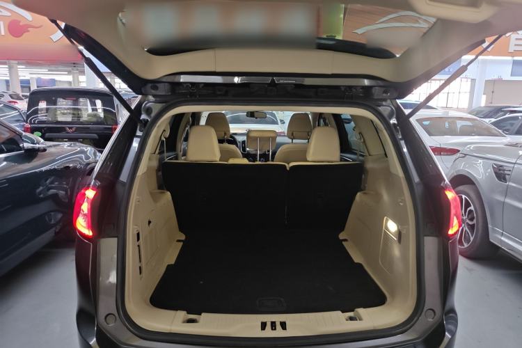 Used Ford Edge 2015 2.0T GTDi Two-Wheel-Drive Elite Edition Trunk