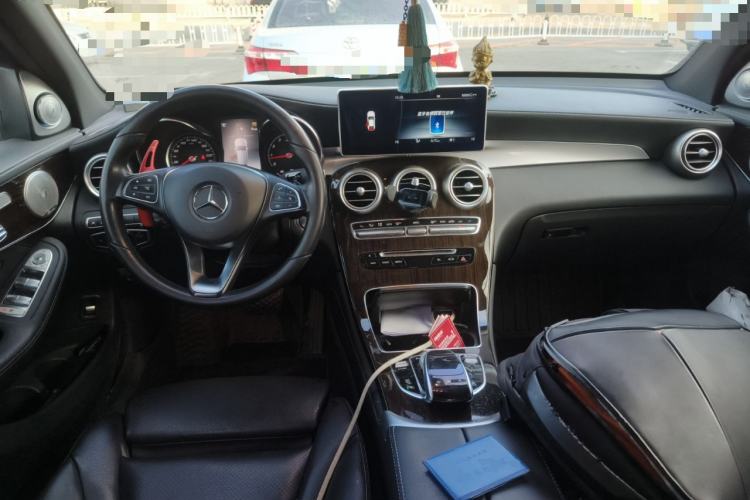Used Mercedes-Benz GLC 2019 Facelift GLC 260 L 4MATIC Luxury Model Center Console