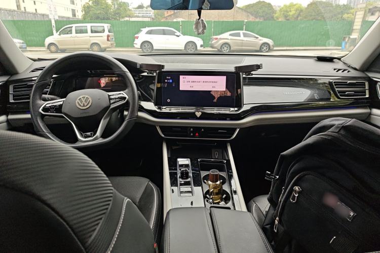 Used Volkswagen Teramont X 2021 330TSI Two-Wheel-Drive Prestige Luxury Edition Center Console