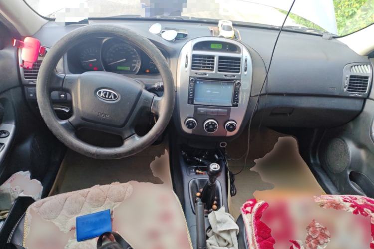 Used Kia Cerato 2012 1.6L MT GL Center Console