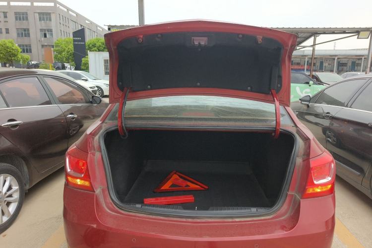 Used Chevrolet Cruze 2015 1.5L Classic SE AT Trunk