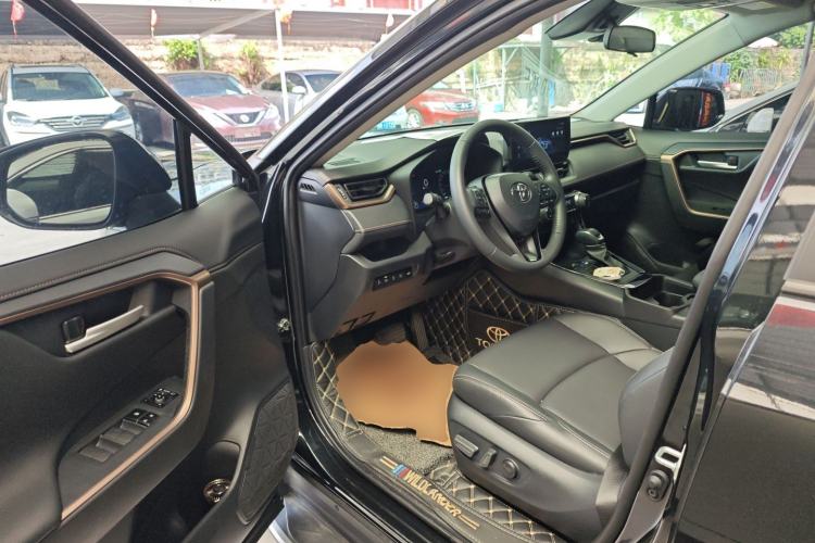 Used Toyota Wildlander 2024 2.0L CVT Two-Wheel Drive Luxury PLUS Edition Driver Seat