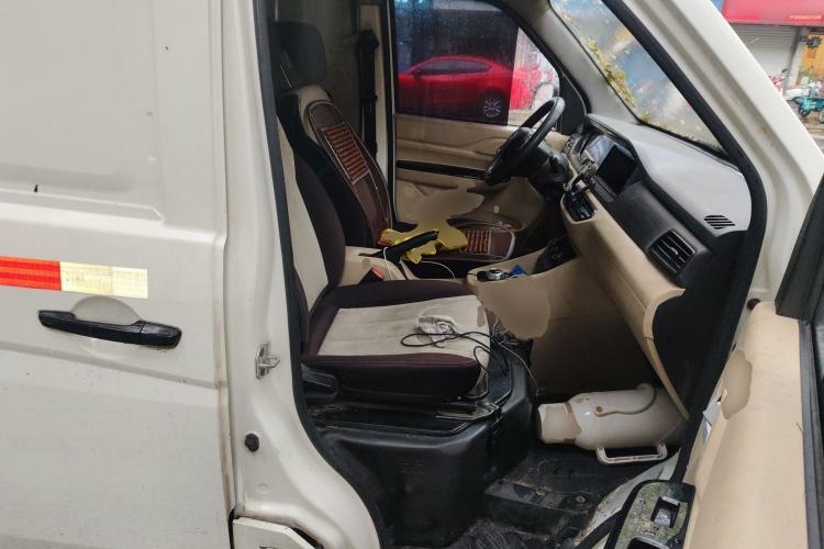 Used CHANGAN KUAYUE Xing V7 EV 2022 Standard Model 240 km Left Rear Seat