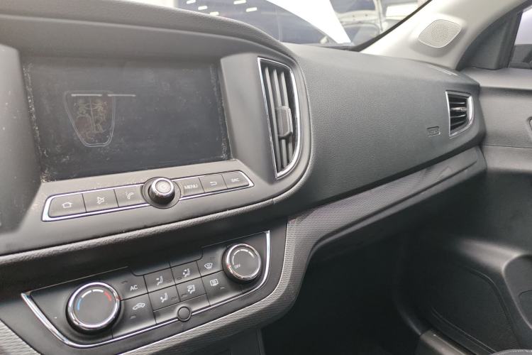 Used Roewe 360 2015 1.5L Manual Luxury Edition Center Console