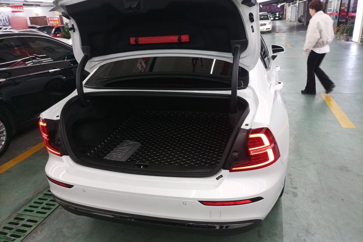 Used Volvo S60 2024 B4 Zhiyuan Luxury Edition