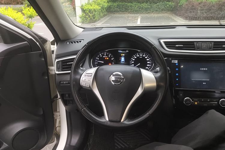 Used Nissan X-Trail 2015 2.0L CVT Comfort MAX Edition 2WD Steering Wheel