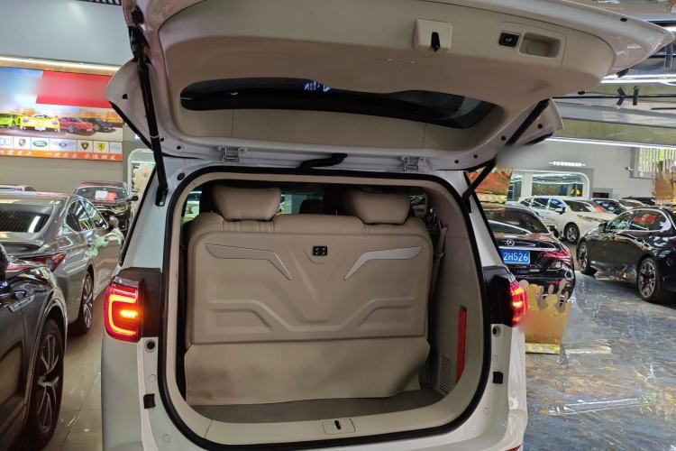 Used Buick GL8 2022 ES Landtrek 653T Comfort Edition Trunk