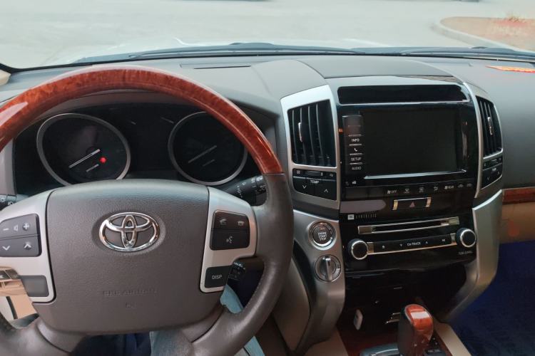 Used Toyota Land Cruiser  Center Console