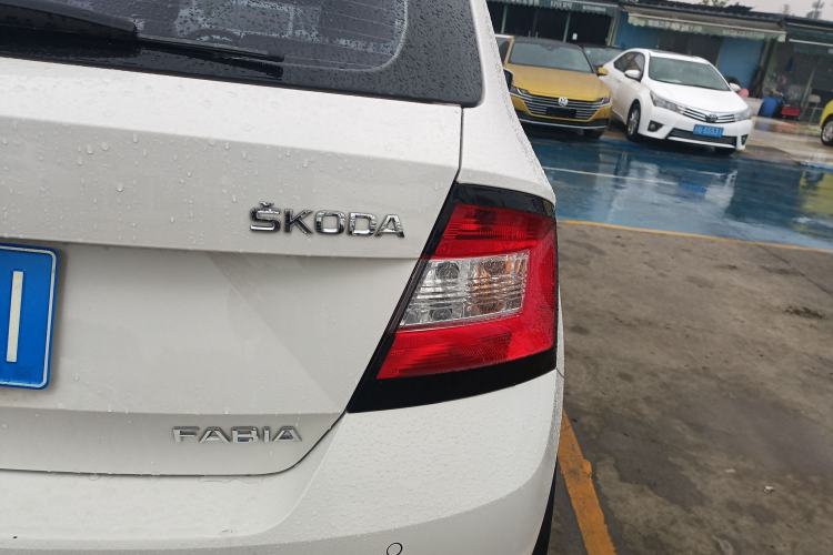 Used Skoda Fabia 2015 1.4L Automatic Chuanxing Edition Exterior 3