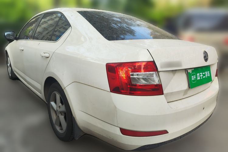 Used Skoda Octavia 2015 1.6L Automatic Yijie Edition Rear Left 45 Deg