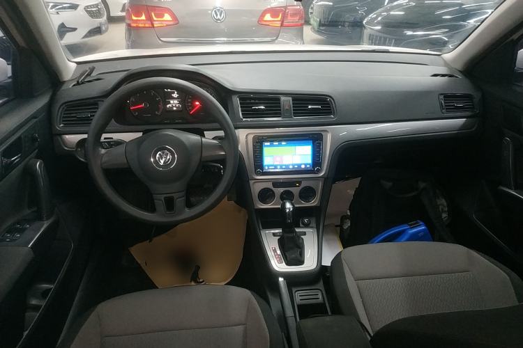 Used Volkswagen Gran Lavida 2013 1.6L Automatic Fashion Model