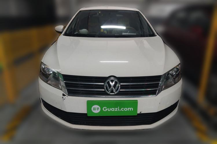 Used Volkswagen Gran Lavida 2013 1.6L Manual Fashion Model Front