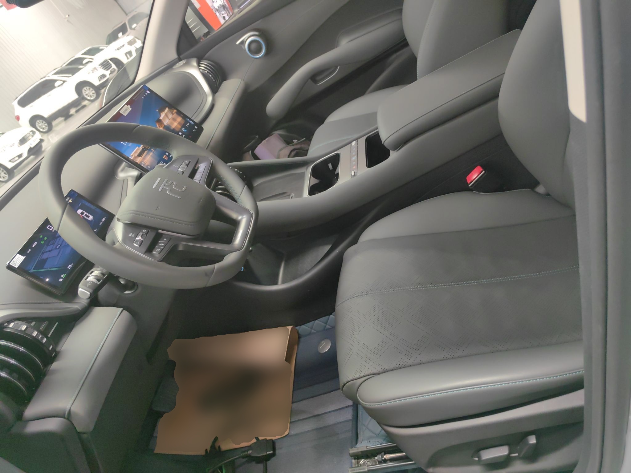 المقاعد الأمامية داخل السيارة