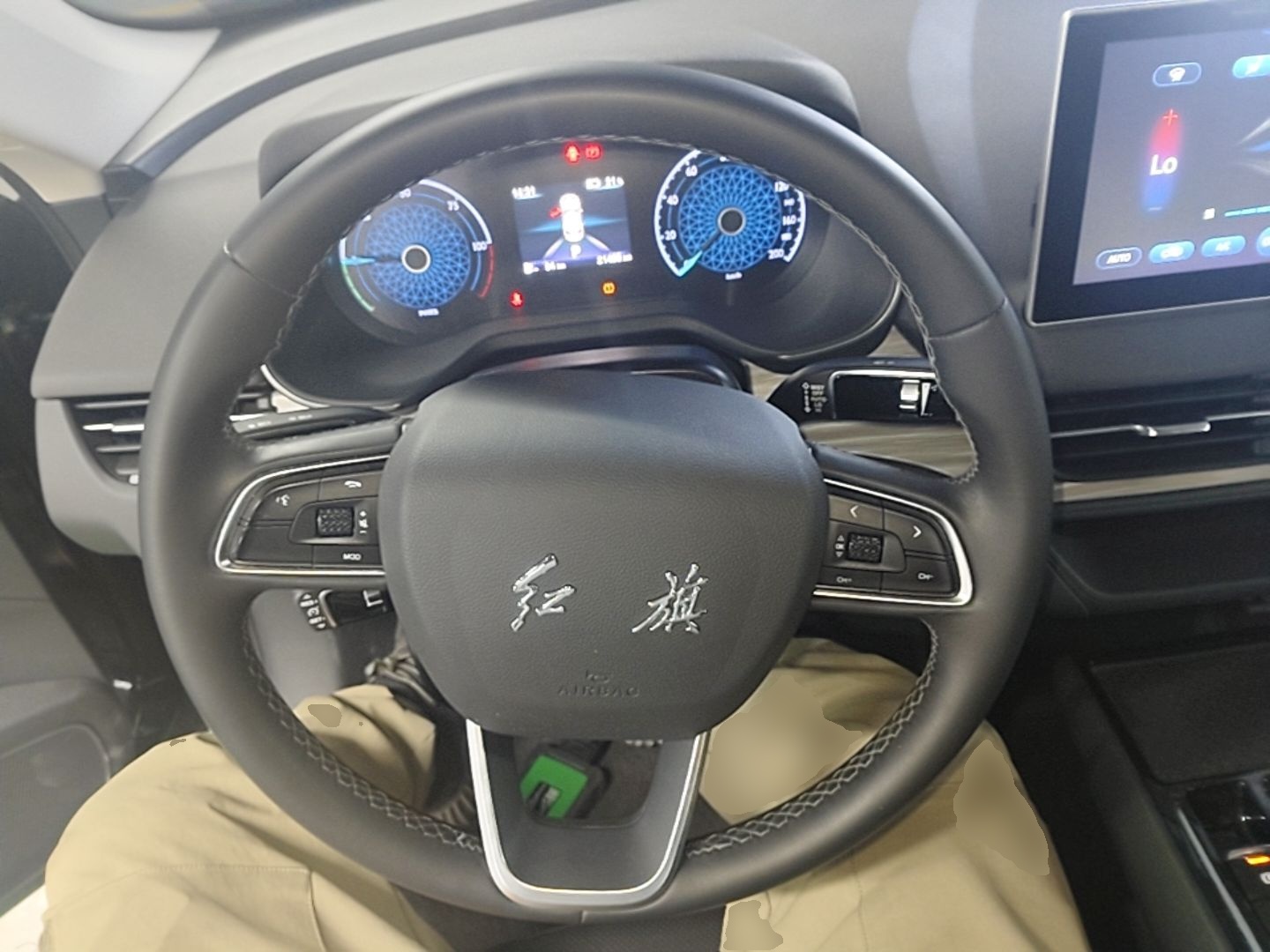 Hongqi E-QM5 2024 500km Range Edition — снимка 13