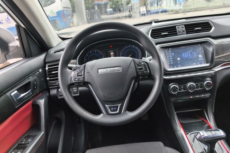 Used Haval H2 2018 Chuanxiang Edition Blue Badge 1.5T Dual-Clutch Two-Wheel Drive Fashionable Model Steering Wheel