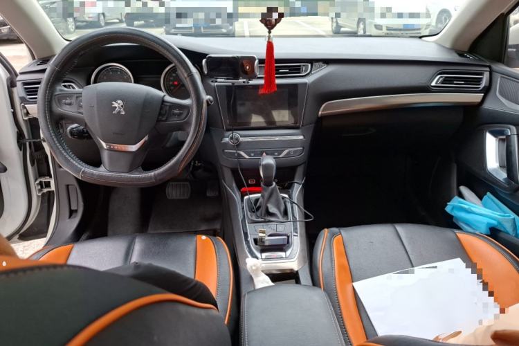 Used Peugeot 408 2014 1.8L Automatic Luxury Edition Center Console