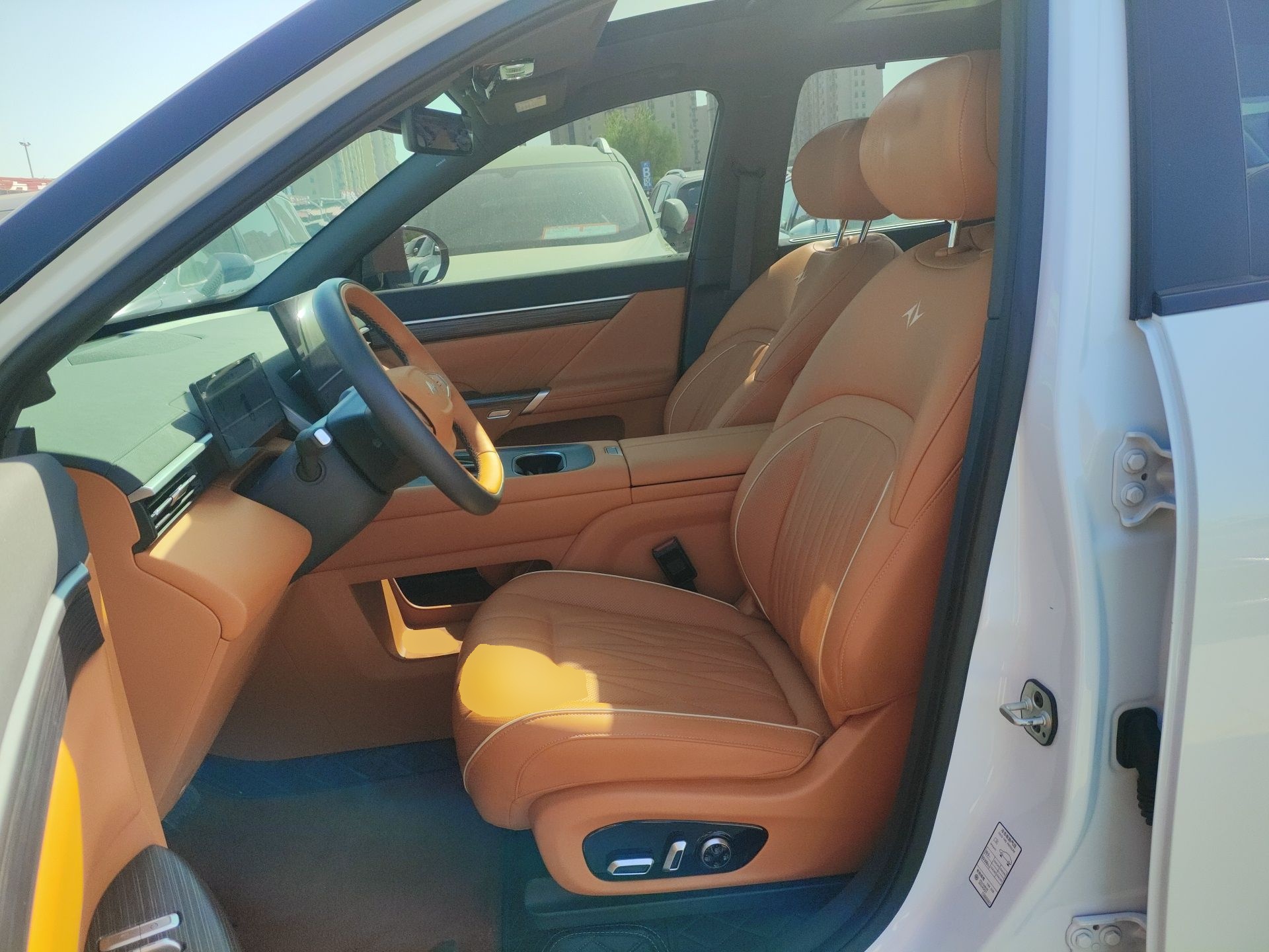 المقاعد الأمامية داخل السيارة