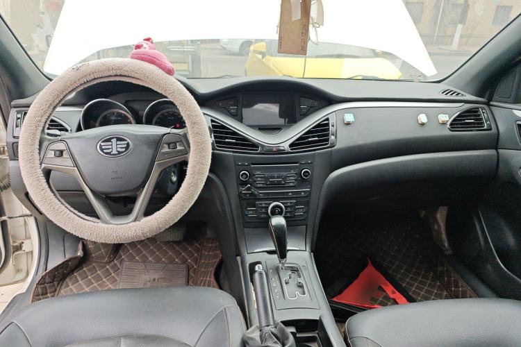 Used Bestune B70 2016 2.0L Automatic 10th Anniversary Edition Center Console