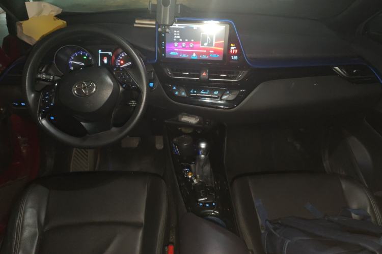 Used Toyota C-HR 2018 2.0L Leading with Sunroof China VI Standard Center Console