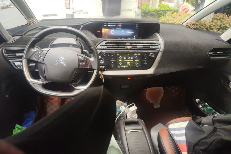 Used Citroen C4 Picasso 2015 1.6T Fashion Model 5 Seats Center Console