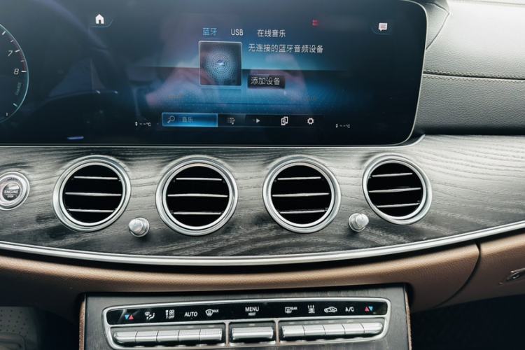 Used Mercedes-Benz E-Class New Energy 2022 Facelift E 350 e L Plug-in Hybrid Sedan Audio And AC Panel