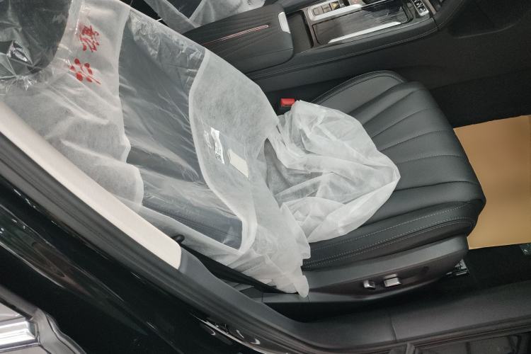 Used Hongqi H5 2025 1.5T DCT Qiyun 500 000th Unit Commemorative Edition Right Front Seat