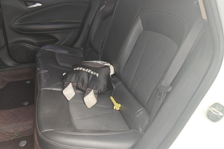 Used Buick Verano 2019 Sedan 20T Dual-Clutch Leading Model Left Rear Seat