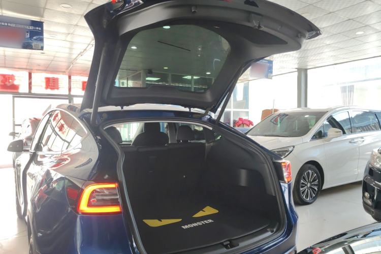 Used Tesla Model Y 2021 Long-Range All-Wheel-Drive Version Trunk