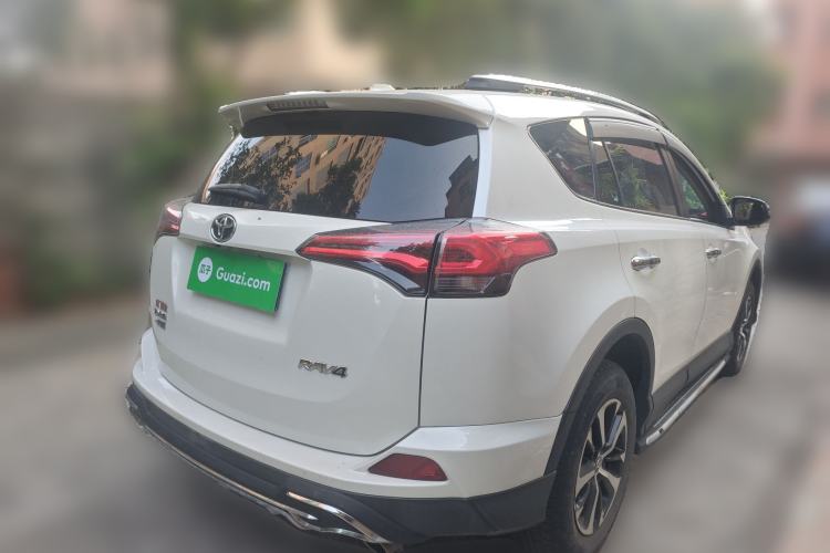 Used Toyota RAV4 2016 2.0L CVT Two-Wheel Drive Fashion Edition China V Standard
