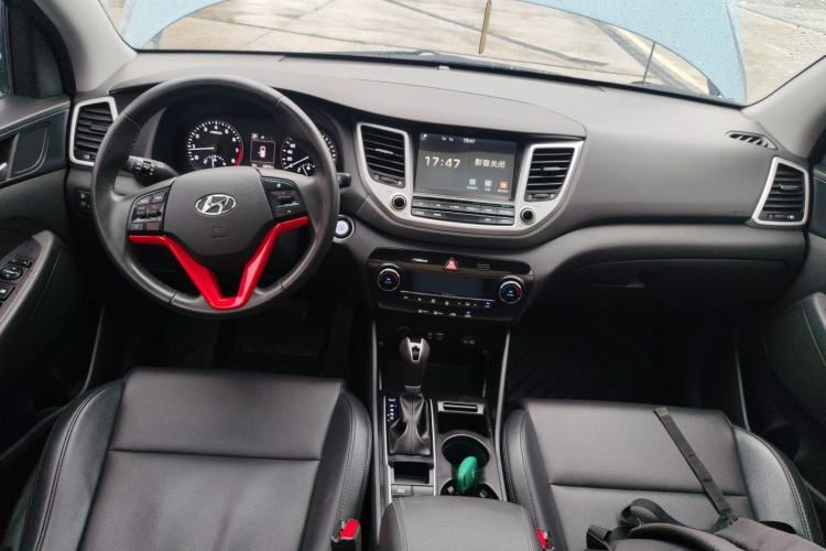 Used Hyundai Tucson 2015 1.6T Dual-Clutch Two-Wheel-Drive Smart Model Center Console