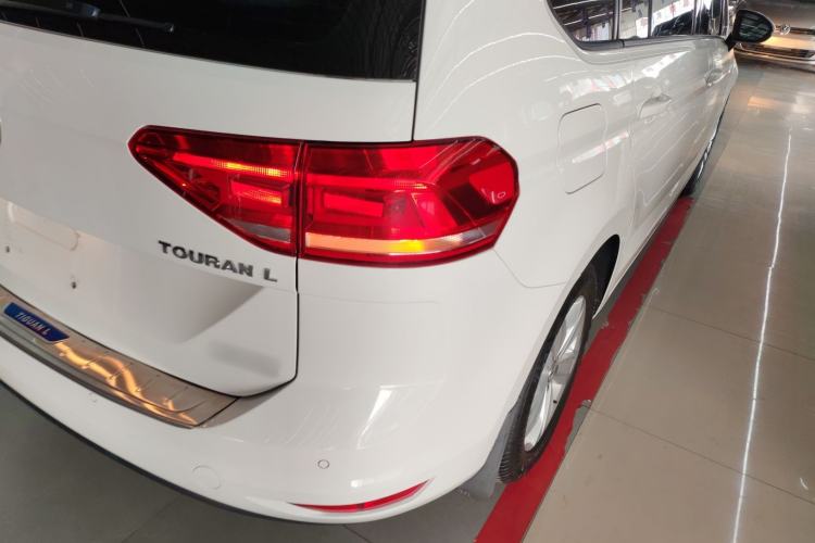 Used Volkswagen Touran 2016 Volkswagen Touran L 280TSI Manual Trend Edition
