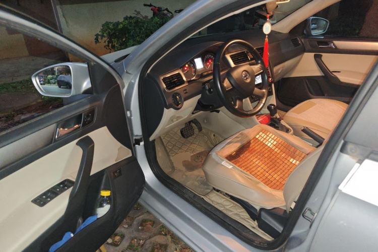 Used Skoda Rapid 2015 1.6L Automatic Smart Selection Model