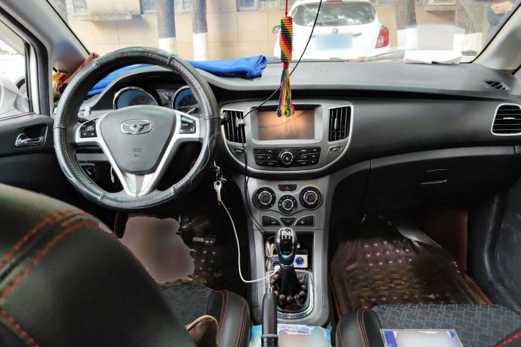 Used Cowin C3 2015 1.5L Manual Gold Diamond Edition Center Console