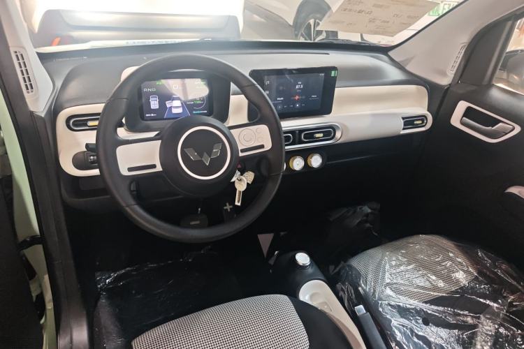 Used Wuling Hongguang MINIEV 2024 3rd Generation 170 km Center Console