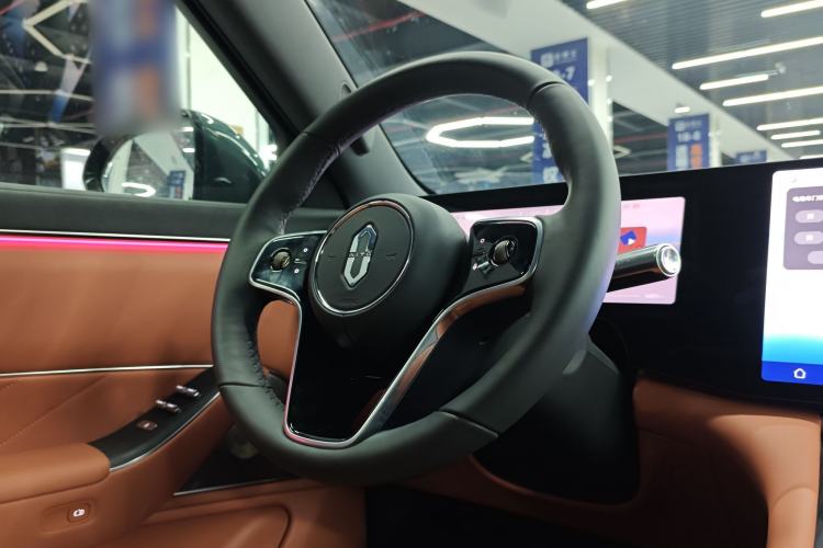 Used Hima AITO M8 2025 Extended-Range Ultra Version 53.4 kWh 6-Seater Edition Interior 3