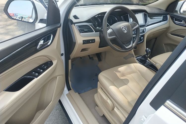 Used Baojun 730 2016 1.5L Manual Comfort Version 7 Seats China V Emission Standard Driver Seat