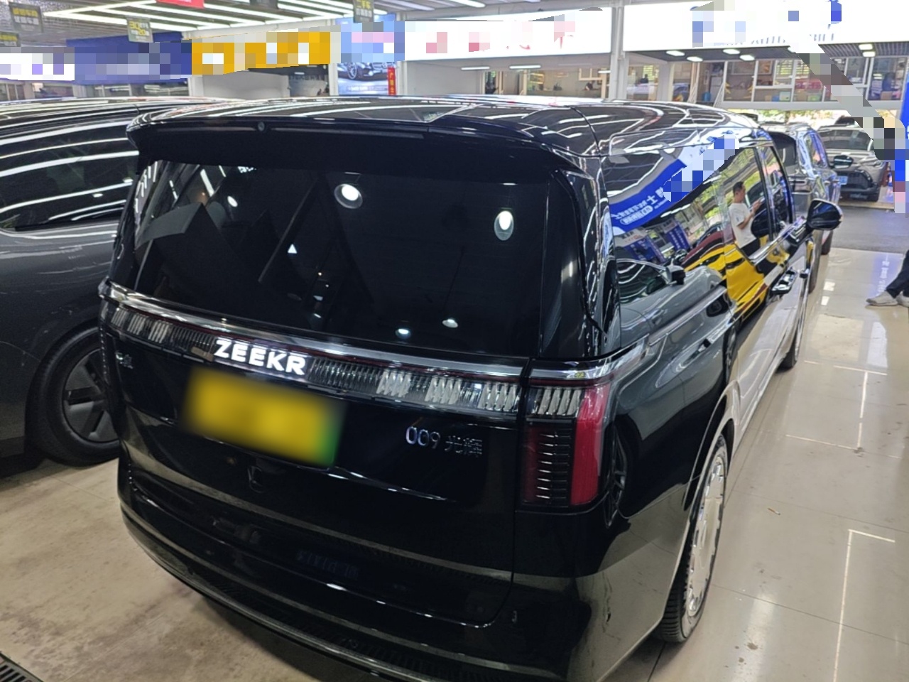 Zeekr 009 2024 GAC Trumpchi — снимка 6