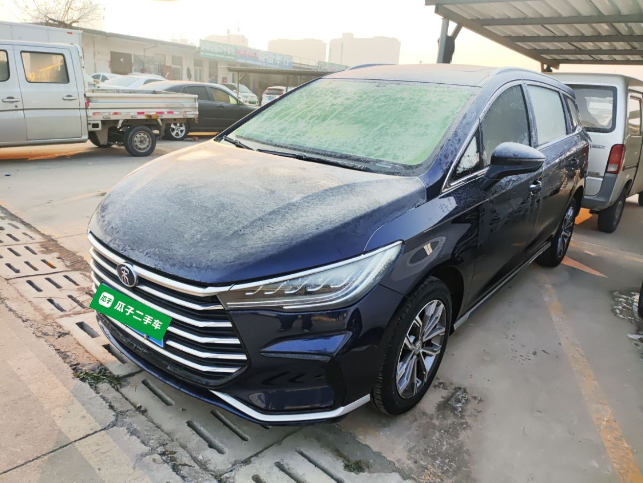 Под передней частью автомобиля