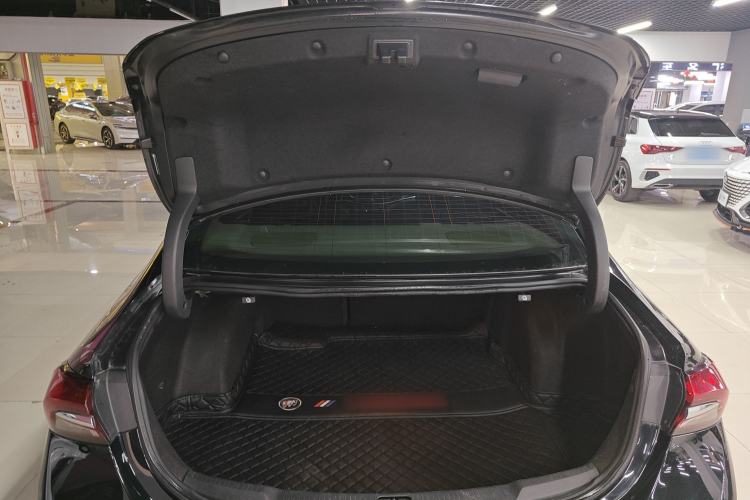 Used Buick LaCrosse 2019 28T Luxury Version Trunk