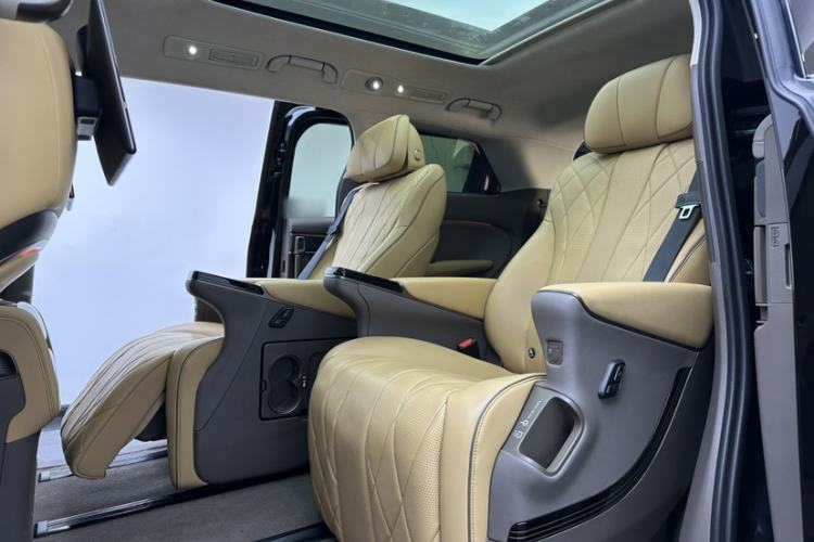 Used Denza D9 2022 DM-i 970 Four-Wheel Drive Flagship Model
