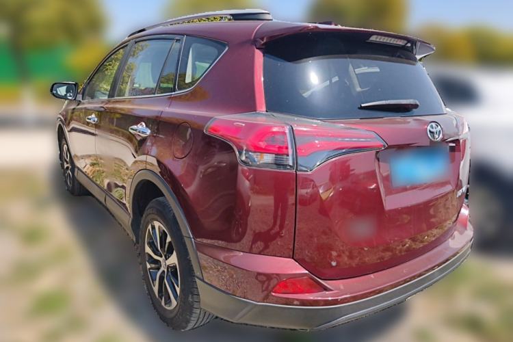 Used Toyota RAV4 2016 2.0L CVT Two-Wheel Drive Fashion Edition China V Standard

