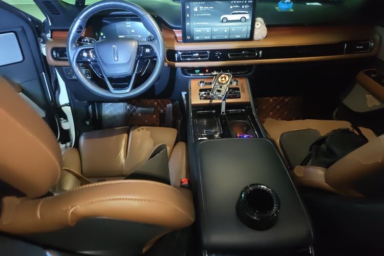 Used Lincoln Aviator 2021 3.0T V6 All-Wheel-Drive Executive Edition Center Console