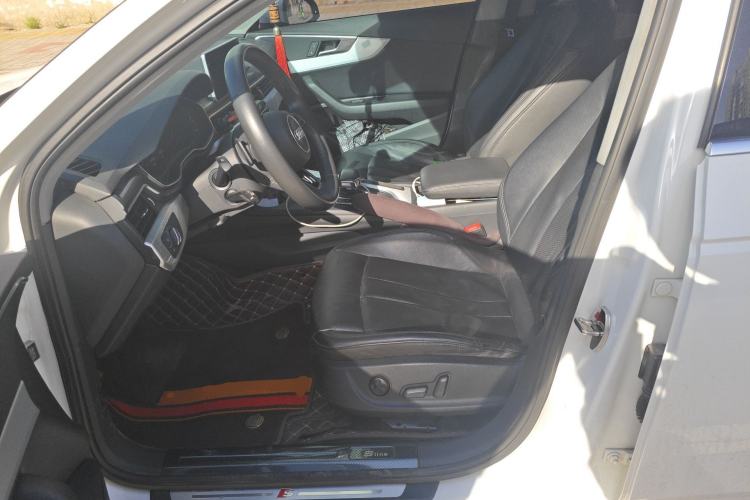 Used Audi A4L 2019 40 TFSI Fashion Edition China VI Emission Standard Left Front Seat