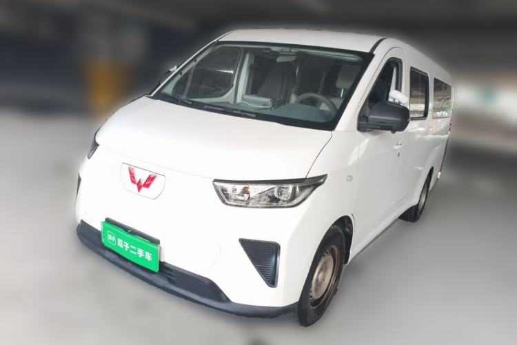 Used Wuling Yangguang 2024 300km Comfort-Grade Passenger Van 60kW
