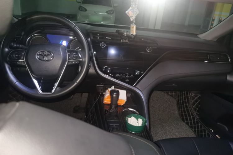 Used Toyota Camry 2019 Revised Version 2.0G Luxury Edition Center Console