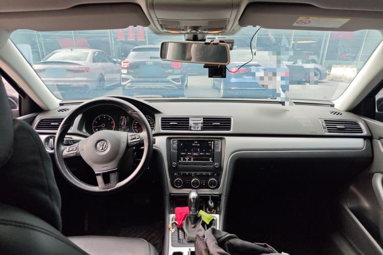 Used Volkswagen Passat 2015 1.8TSI DSG Prestige Edition Center Console