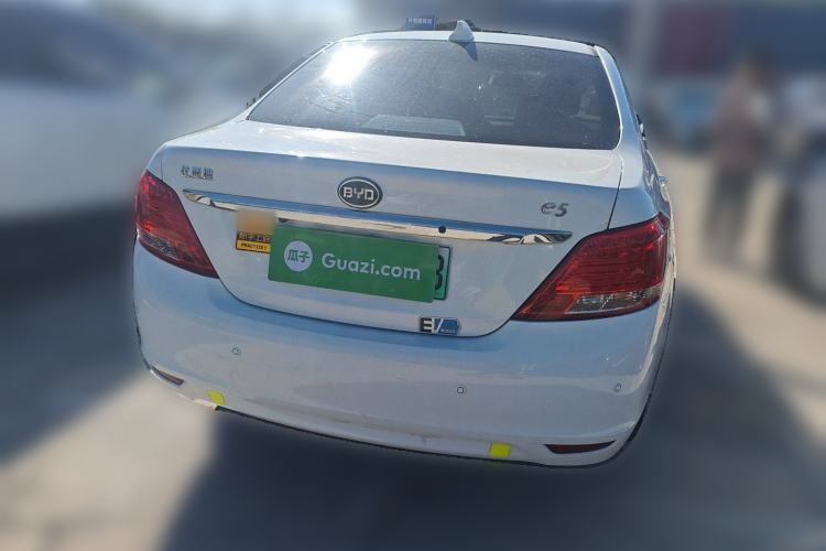 Used BYD e5 2018 450 Smart Connect Deluxe Edition
