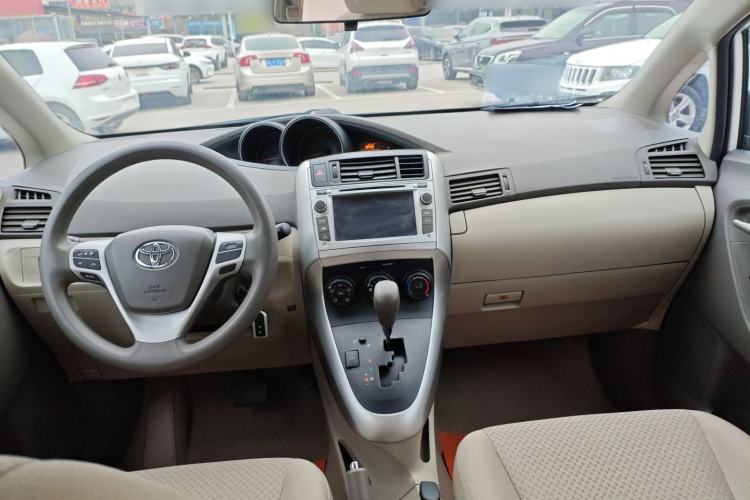 Used Toyota Verso 2015 180E CVT Crossover Edition